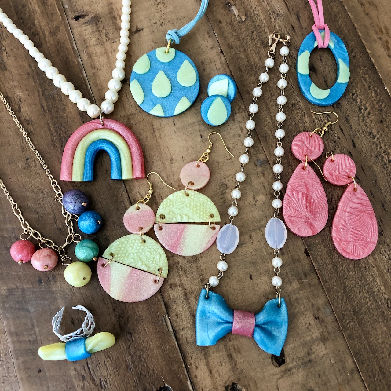 How to make clay jewelry