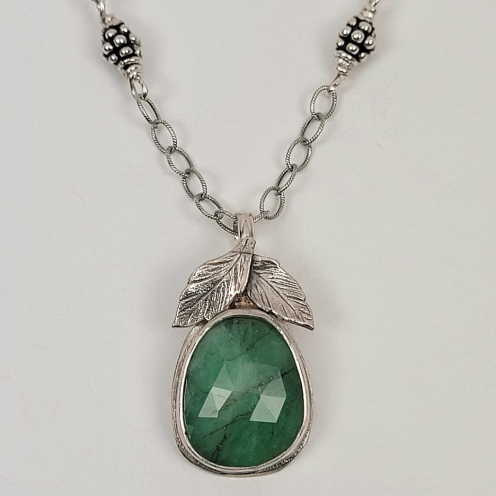 emerald pendant necklace