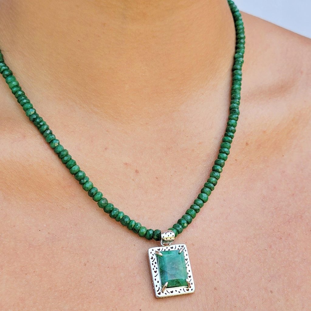 emerald pendant necklace