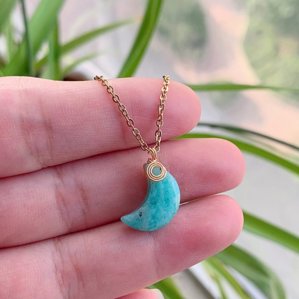 Stone pendant necklace