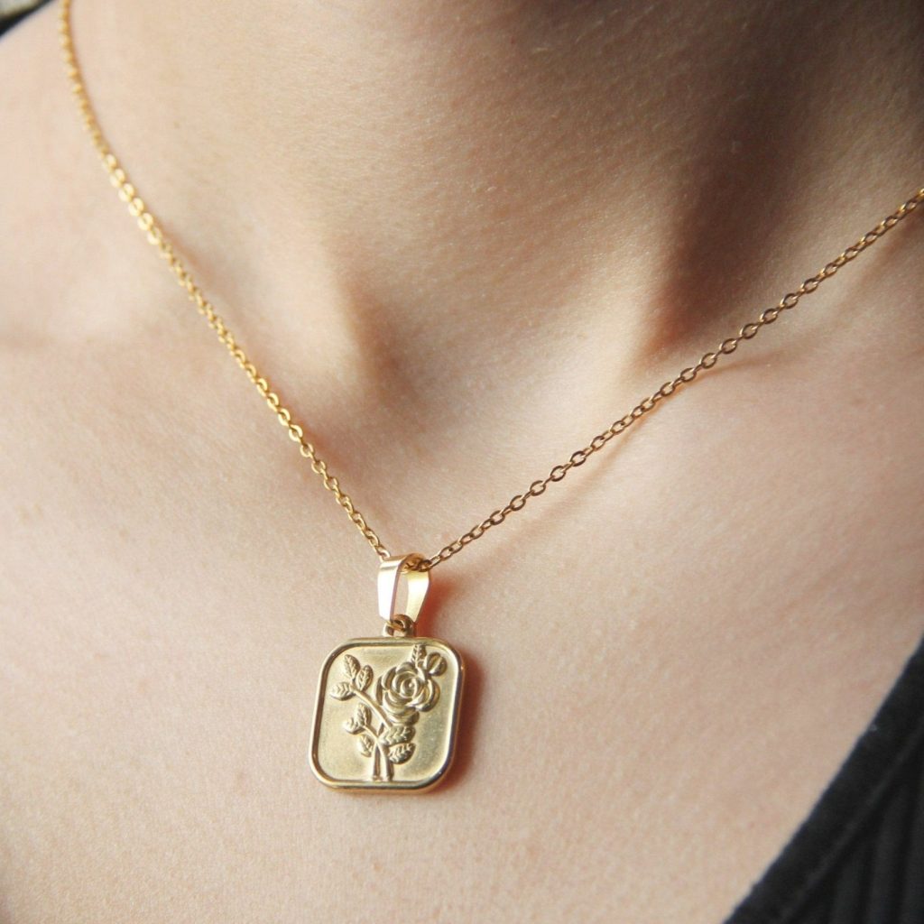 Square pendant necklace