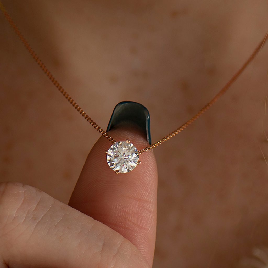 Solitaire diamond pendant 