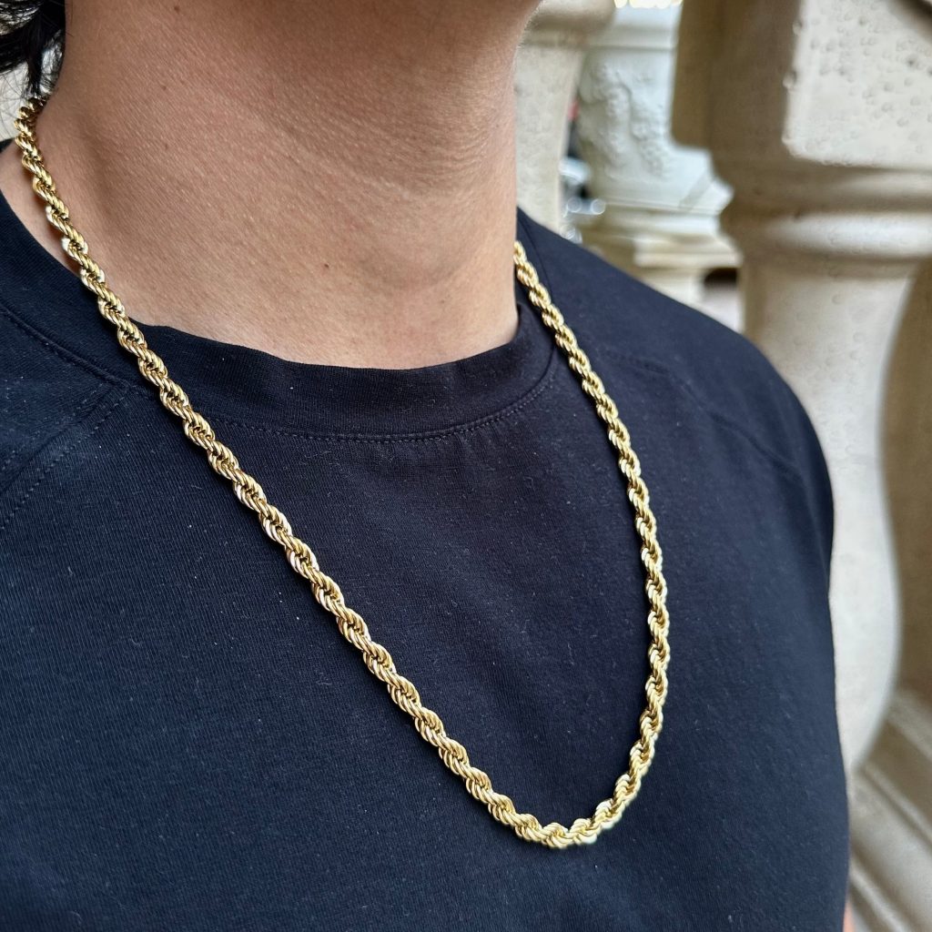 Rope chain with pendant