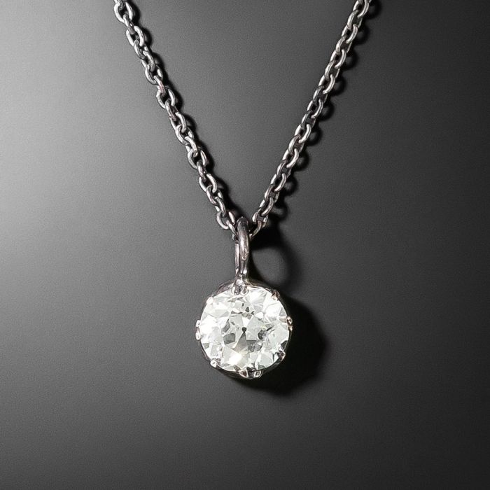 Solitaire diamond pendant