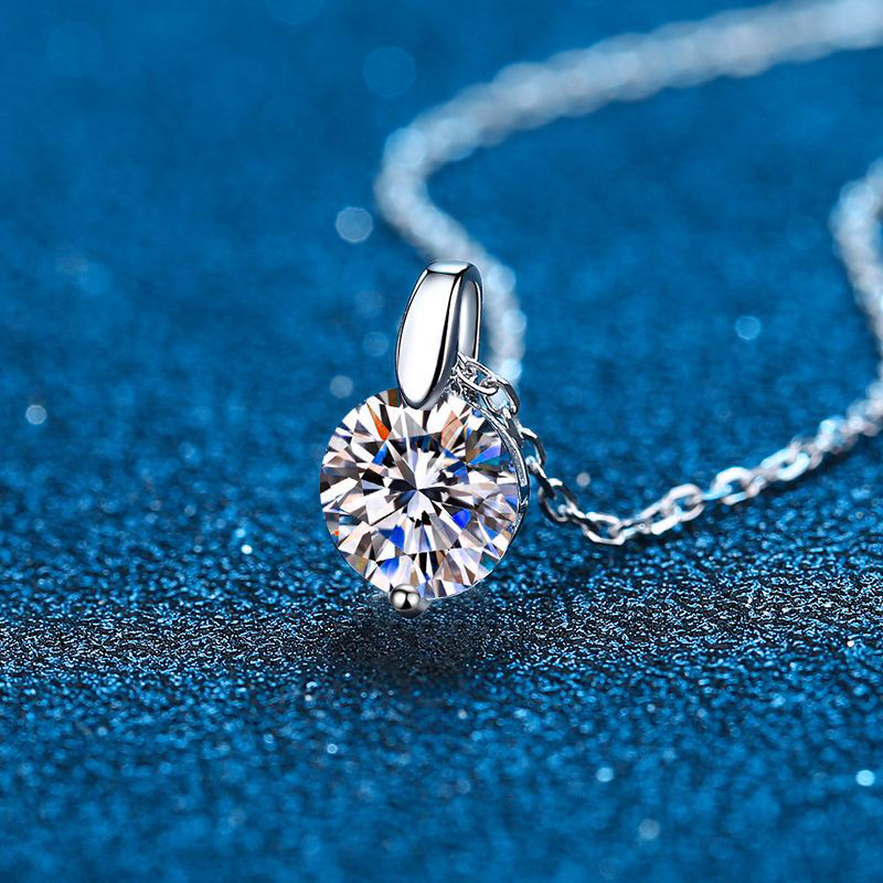 Solitaire pendant necklace