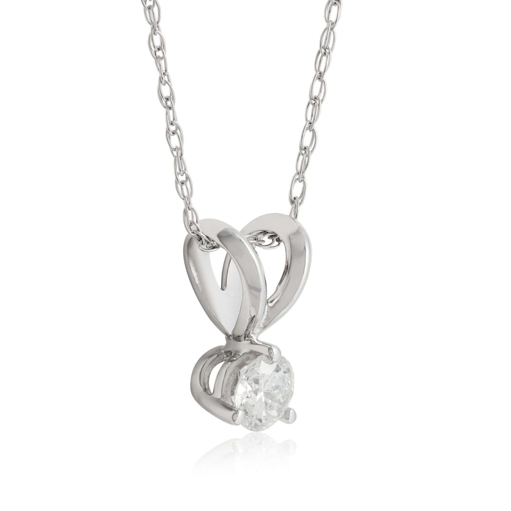 Diamond solitaire pendant necklace 