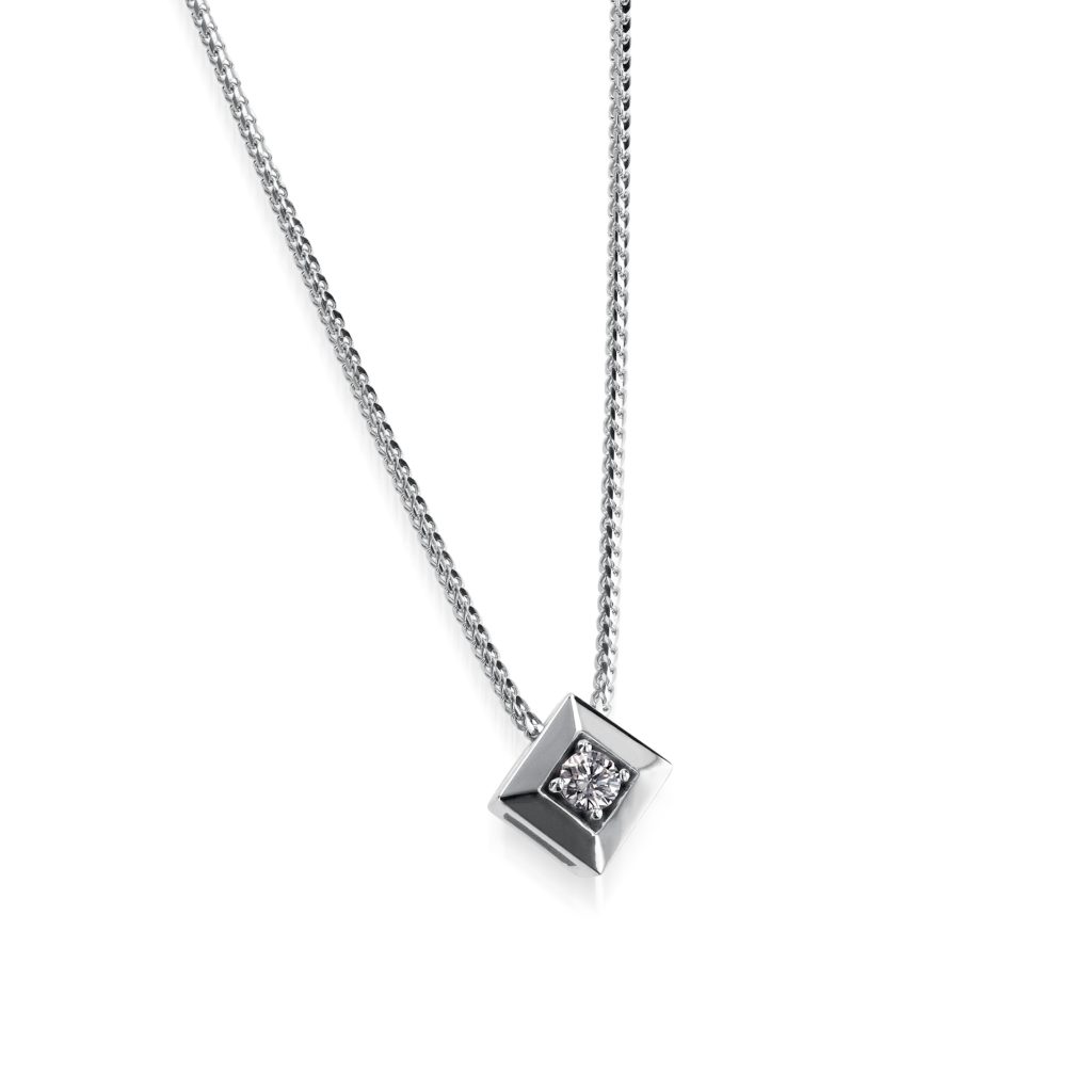 Solitaire pendant necklace