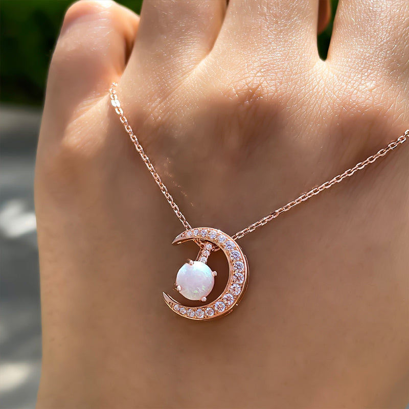 Moon pendant necklace