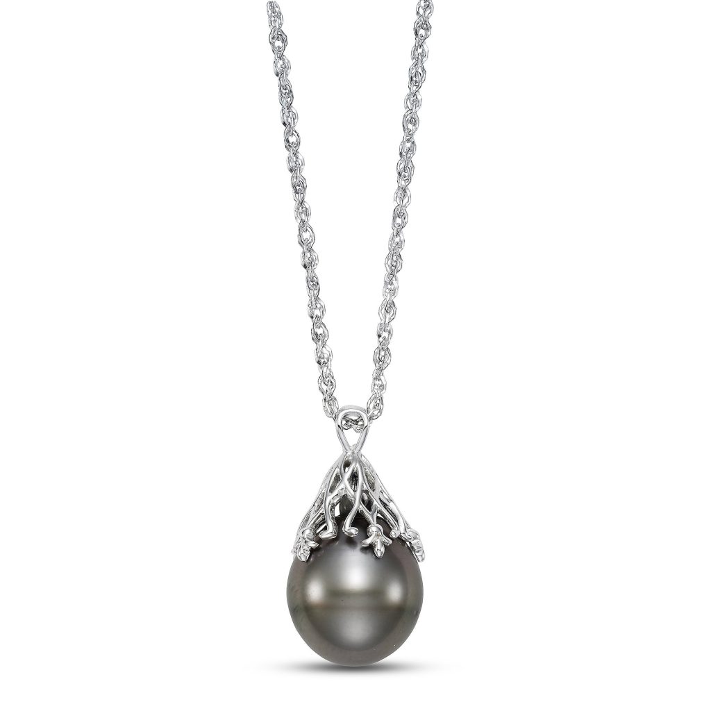 Tahitian pearl pendant