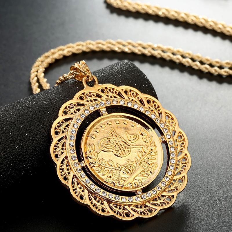 Gold coin pendant necklace