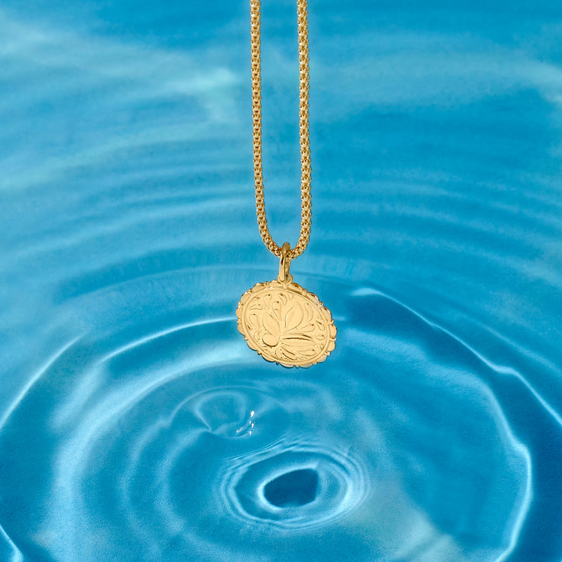 Gold coin pendant necklace