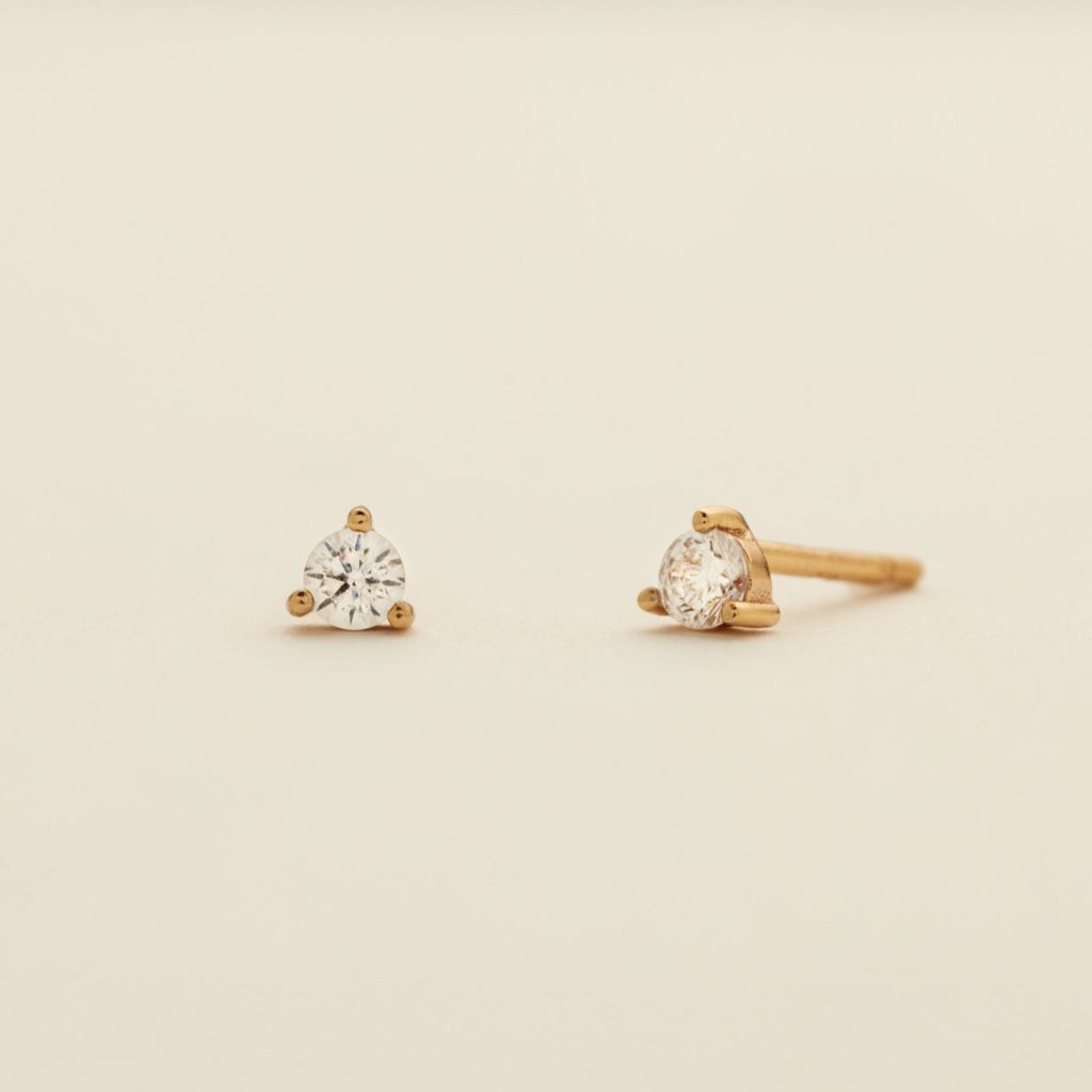 clean stud earrings