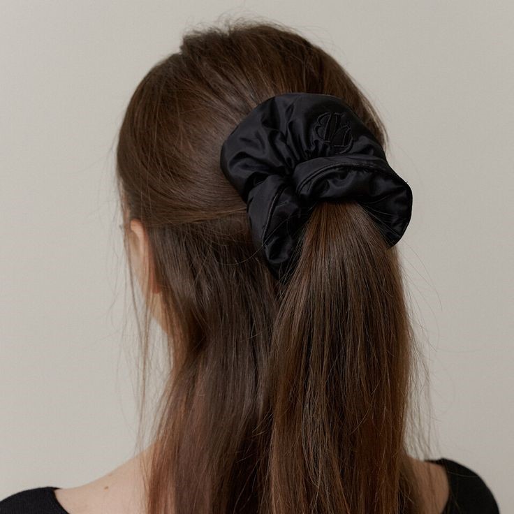 black scrunchie