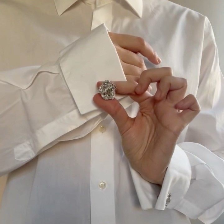 how to wear cufflinks