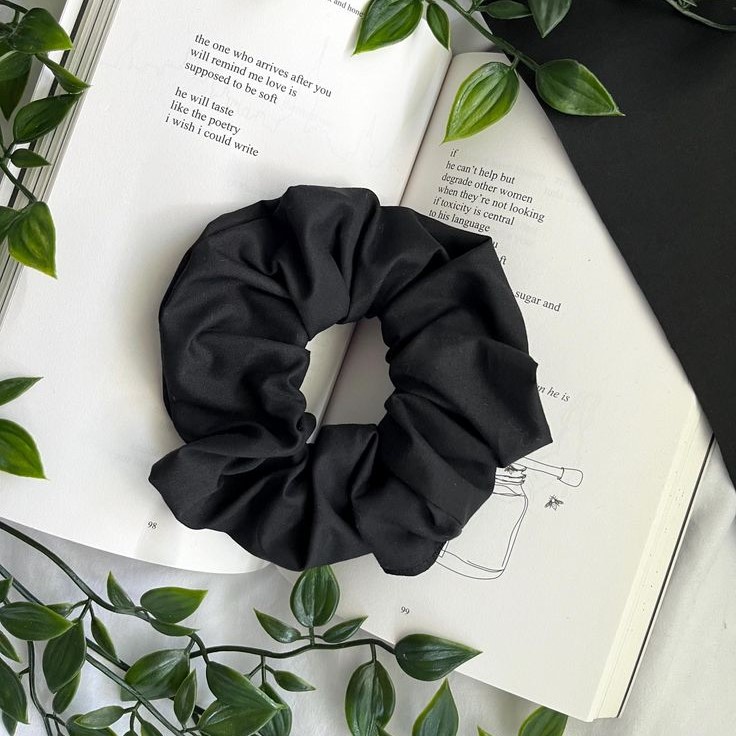 black scrunchie